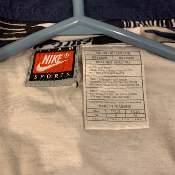 Vintage 90's Nike Georgetown Hoyas Basketball Windbreaker - Picture 4 of 5